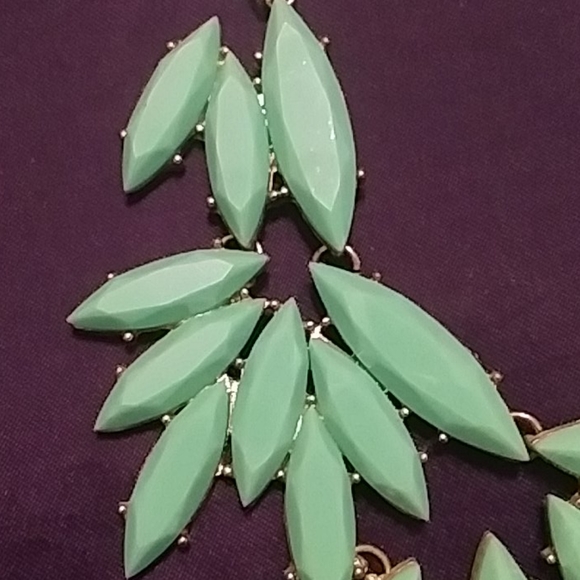 Mint Green Geometric Necklace - Picture 2 of 2